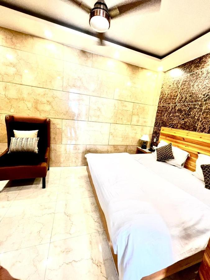 Divine Studios Rajouri Garden New Delhi Extérieur photo