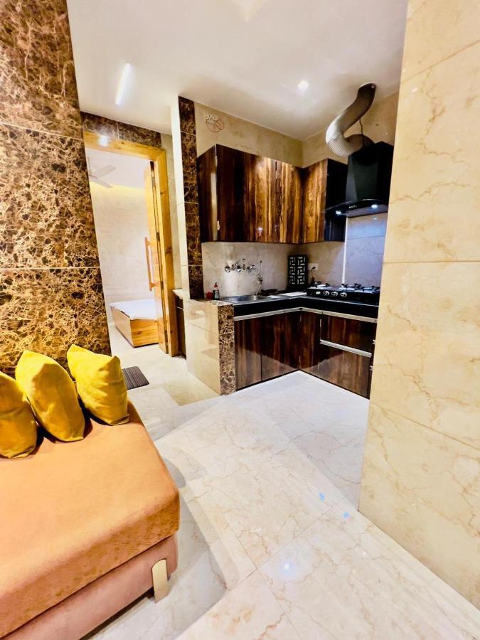 Divine Studios Rajouri Garden New Delhi Extérieur photo