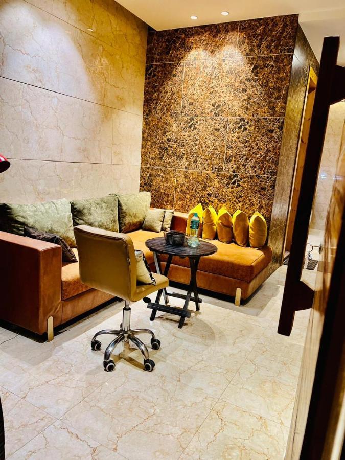 Divine Studios Rajouri Garden New Delhi Extérieur photo