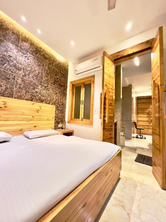 Divine Studios Rajouri Garden New Delhi Extérieur photo