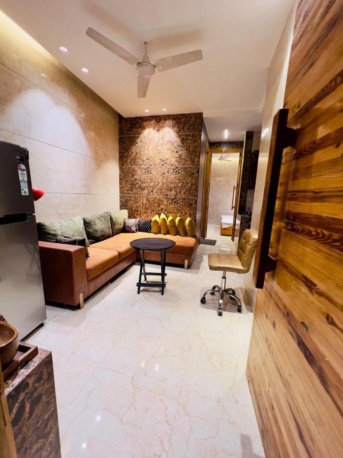 Divine Studios Rajouri Garden New Delhi Extérieur photo