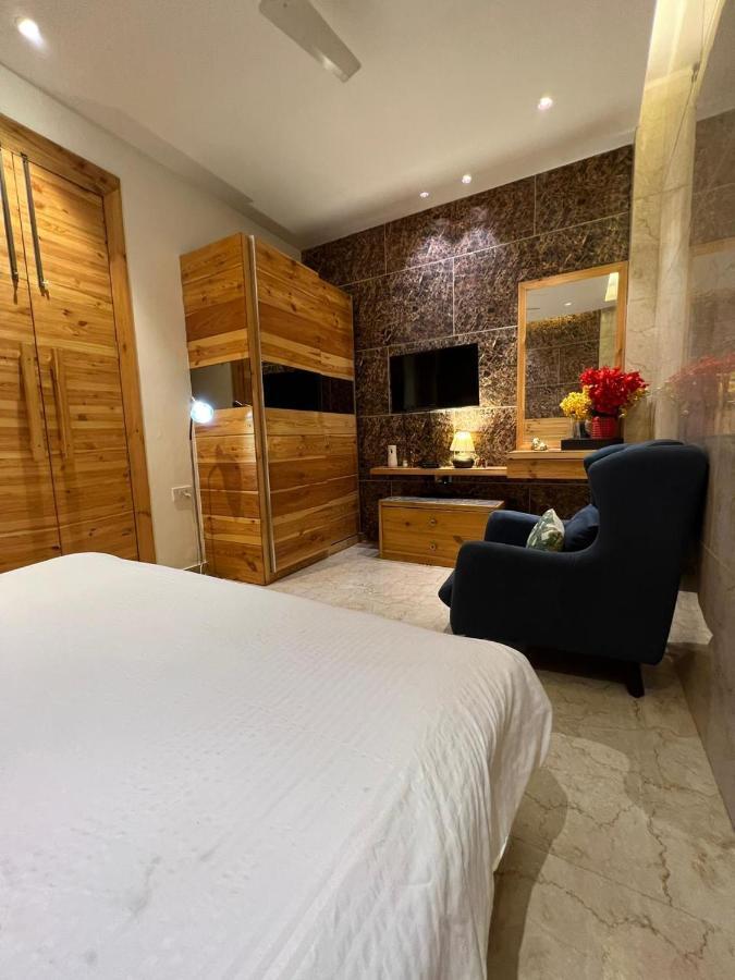 Divine Studios Rajouri Garden New Delhi Extérieur photo
