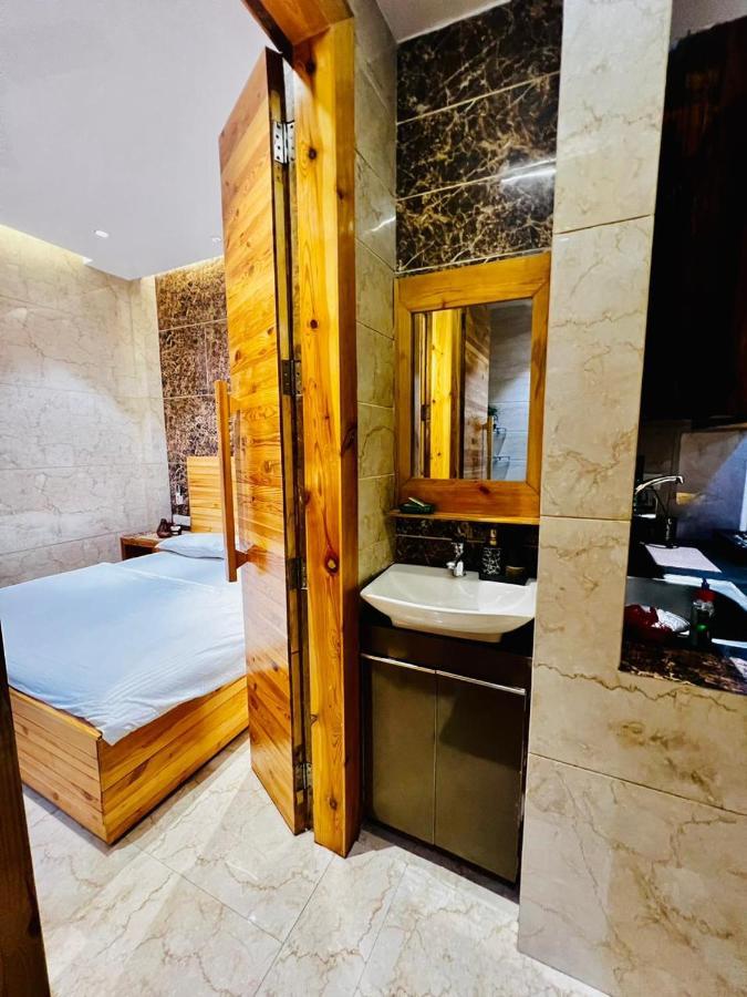 Divine Studios Rajouri Garden New Delhi Extérieur photo