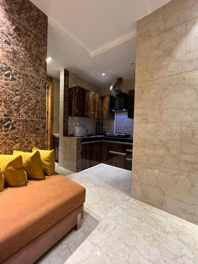 Divine Studios Rajouri Garden New Delhi Extérieur photo